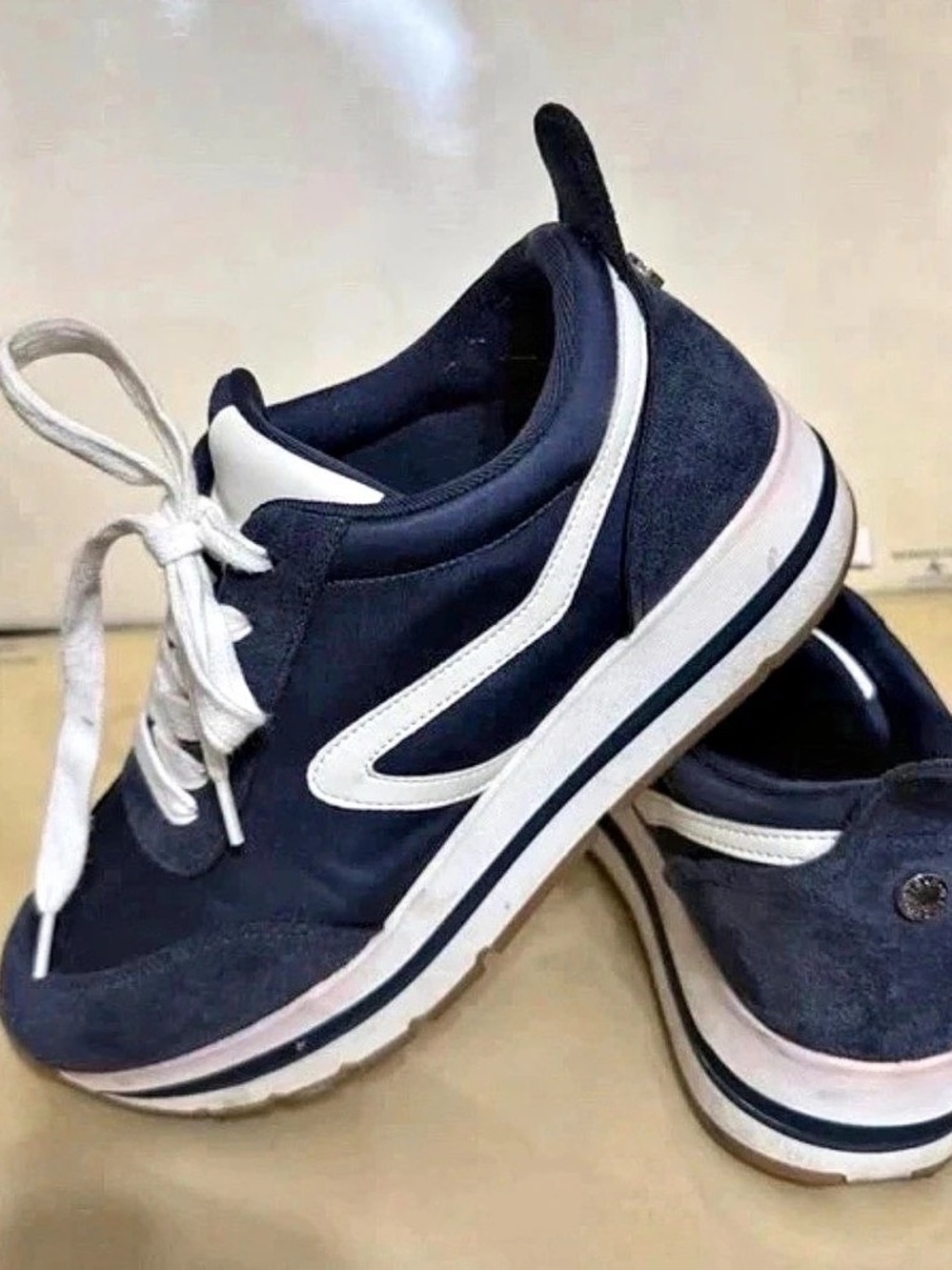 Steve Madden woman’s shoes Navy Blue & White Sneakers